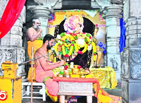 యాదగిరి క్షేత్రంలో  సంప్రదాయ పూజలు