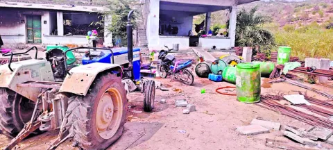 టీడీపీ నాయకుడి హల్‌చల్‌ 