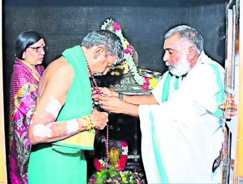 కాటసాని శివ దీక్ష స్వీకరణ 