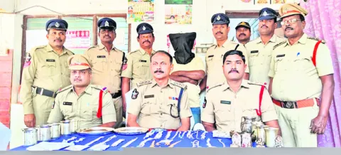 అంతర్‌ రాష్ట్ర దొంగ అరెస్ట్‌ 