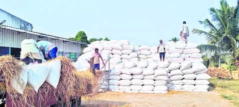 పట్టుబడినా పట్టించుకోలేదు! 