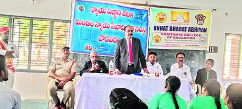 చట్టాలపై అవగాహన అవసరం 