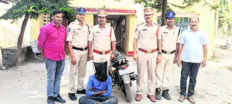 24 గంటల్లోనే బంగారం దొంగ పట్టివేత 