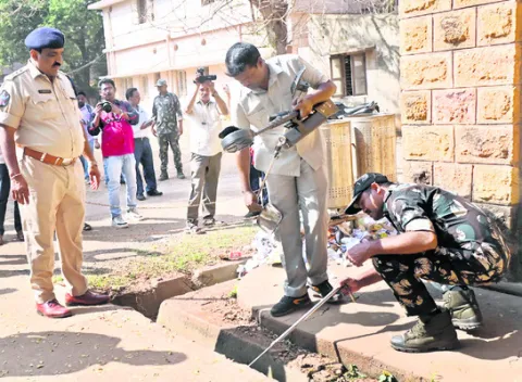 ఏలూరు జిల్లా కోర్టుకు బాంబు బెదిరింపు 