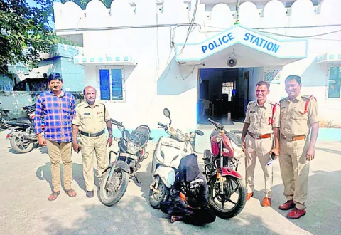 ద్విచక్ర వాహనాల దొంగ అరెస్ట్‌
