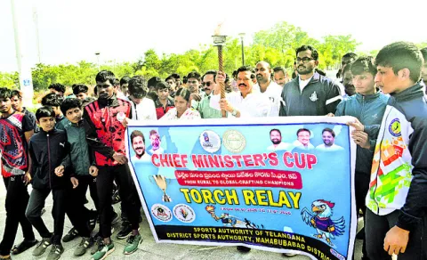 విద్యార్థులు క్రీడల్లోనూ రాణించాలి