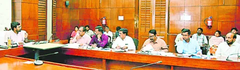 పారిశుద్ధ్య పనులు  సజావుగా నిర్వహించాలి 
