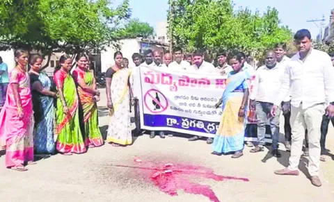 పల్లెల్లో మద్యపాన నిషేధం 