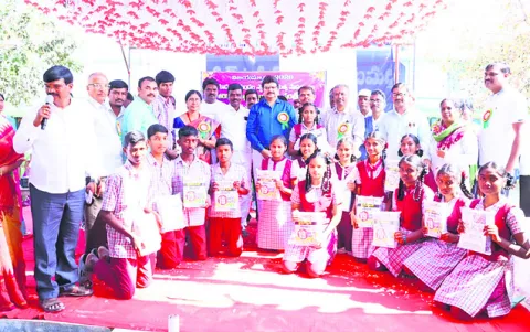 కష్టపడి కాదు ఇష్టపడి చదవాలి