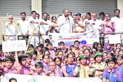 రోడ్డు భద్రత నియమాలు పాటించండి 