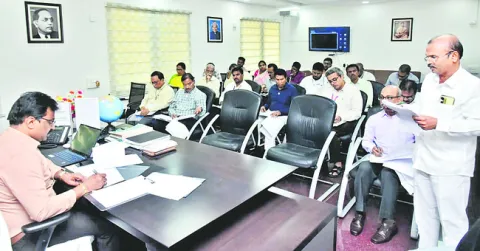 రైతులకు విరివిగా రుణాలివ్వాలి 