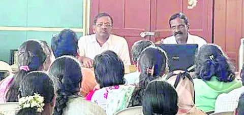 సమయపాలన పాటించాలి