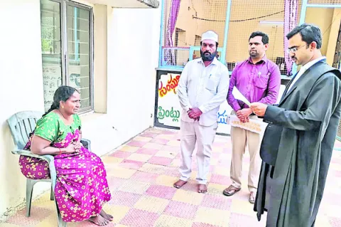 కక్షిదారు వద్దకే జడ్జి..
