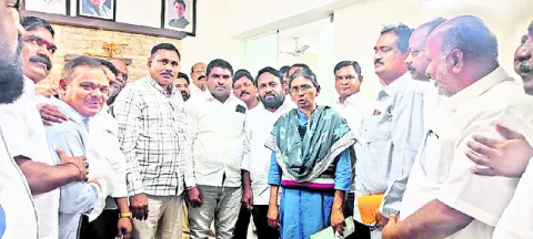 పాలకుర్తిలో కాంగ్రెస్‌ పార్టీని కాపాడండి