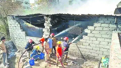 గోదాంలో భారీ అగ్ని ప్రమాదం 