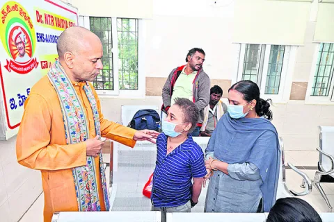 చిన్నపిల్లల ఆస్పత్రి భవనాన్ని త్వరగా పూర్తి చేయాలి