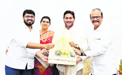 ● అధినేతను కలసిన అజయ్‌ రెడ్డి 