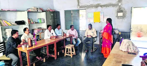 మధ్యాహ్న భోజన వర్కర్‌ చేతివాటం..