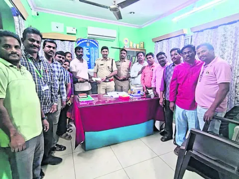 విద్యార్థి వైద్యానికి ‘మనం’ చేయూత 