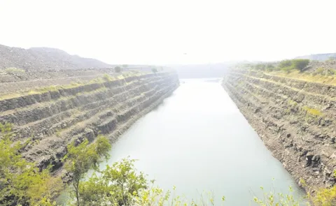 YS Jagan Slams CM Chandrababu Over Rayalaseema Lift Irrigation Project Issue