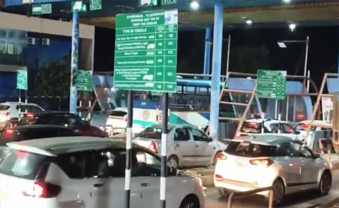 Sankranti festival rush traffic on Hyderabad-Vijayawada Highway