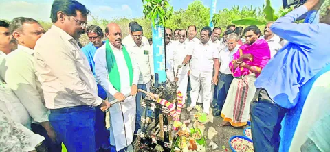 సాతనూర్‌ నుంచి నీటి విడుదల