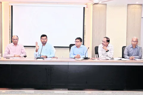 మున్సిపల్‌ ఎన్నికలకు పకడ్బందీ ఏర్పాట్లు 