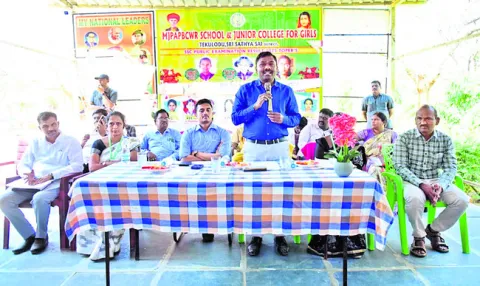 చదువుకుంటేనే ఉజ్వల భవిత 