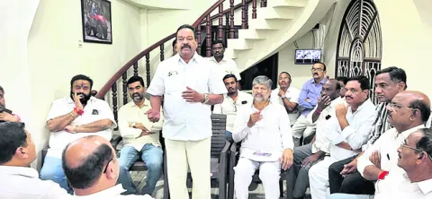 కేసీఆర్‌పై వేధింపులకు   నిరసనగా ఆందోళనలు