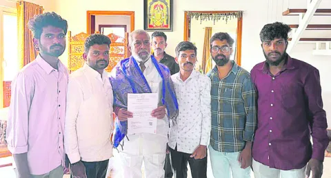 వినికిడి పరికరాలకు ఎల్‌ఓసీ అందజేత