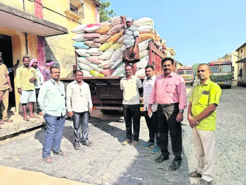 274 క్వింటాళ్ల పీడీఎస్‌ బియ్యం స్వాధీనం