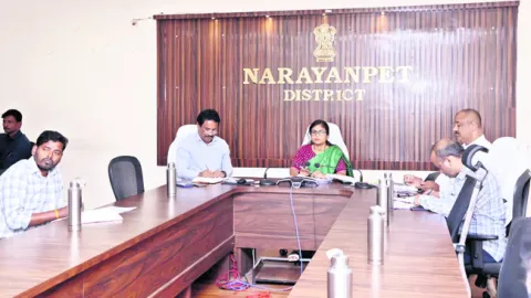 ఇందిరమ్మ ఇళ్ల నిర్మాణాల్లో వేగం పెంచాలి