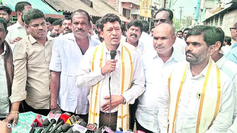 తొలగిస్తున్న ఆక్రమణలు ఎవరివో అందరికీ తెలుసు 