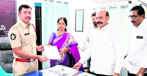 గ్రీన్‌కో యాజమాన్యంపై చర్యలు తీసుకోవాలి 