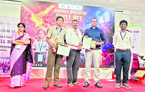 స్పెల్‌బీలో జిల్లా విద్యార్థి సత్తా 