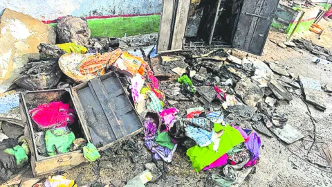 షార్ట్‌ సర్క్యూట్‌తో ఇల్లు దగ్ధం 