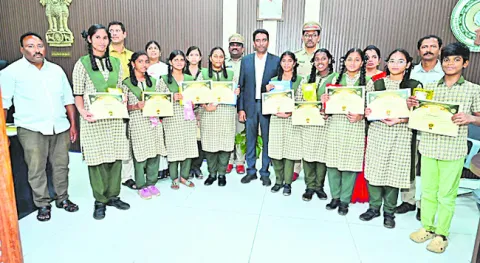 ట్రాఫిక్‌ రూల్స్‌ తప్పనిసరిగా పాటించాలి 