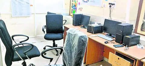 విధులకు డుమ్మా..! 