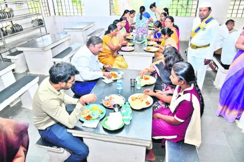 వందశాతం స్కాలర్‌షిప్‌ మంజూరుకు చర్యలు 