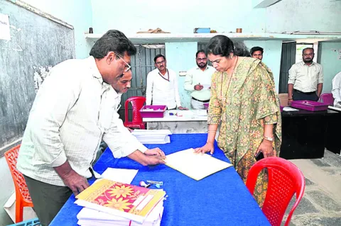 ఎన్నికలకు పూర్తిస్థాయి ఏర్పాట్లు చేయాలి