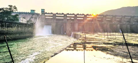 ఉచిత ప్రవేశాలకు  దరఖాస్తుల ఆహ్వానం  
