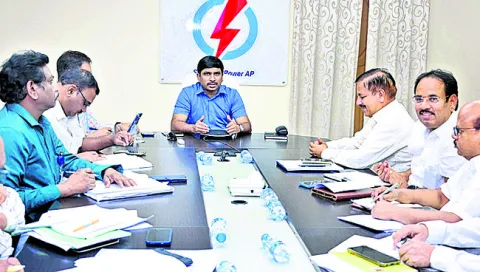 ప్రభుత్వ విద్యుత్‌ సర్వీసులకు ప్రీ పెయిడ్‌ మీటర్లు 