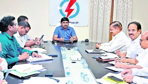 ప్రభుత్వ సర్వీసులకు ప్రీపెయిడ్‌ మీటర్లు