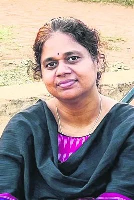 జిల్లా ఫారెస్టు అధికారిణి విజయ బదిలీ 
