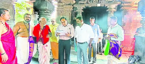 భక్తులకు మౌలిక వసతులు కల్పించాలి
