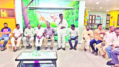 ఉపాధ్యాయ సమస్యలపై గళమెత్తాలి