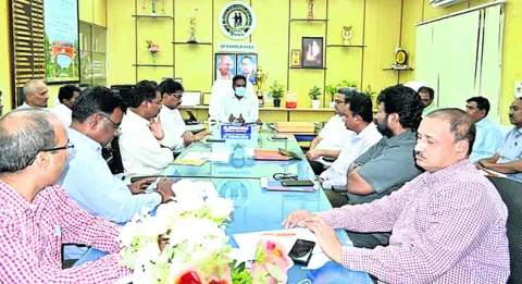 సమ్మెకు దూరంగా ఉండాలి