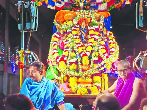 శేష వాహనంపై మల్లేశ్వరుడు 