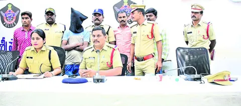 అత్తను చంపిన కేసులో అల్లుడి అరెస్ట్‌ 