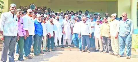 వక్ఫ్‌భూముల జోలికొస్తే ఊరుకోం 